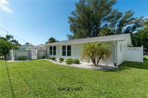 1145 Little Court