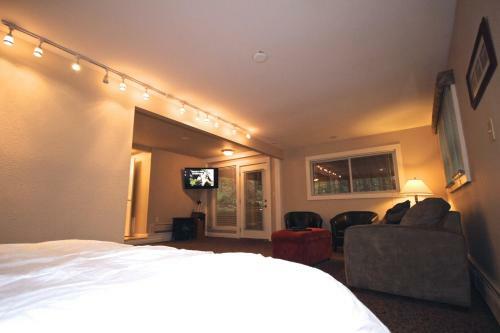 Hotel Streamside On Fall River