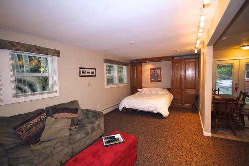 Hotel Streamside On Fall River
