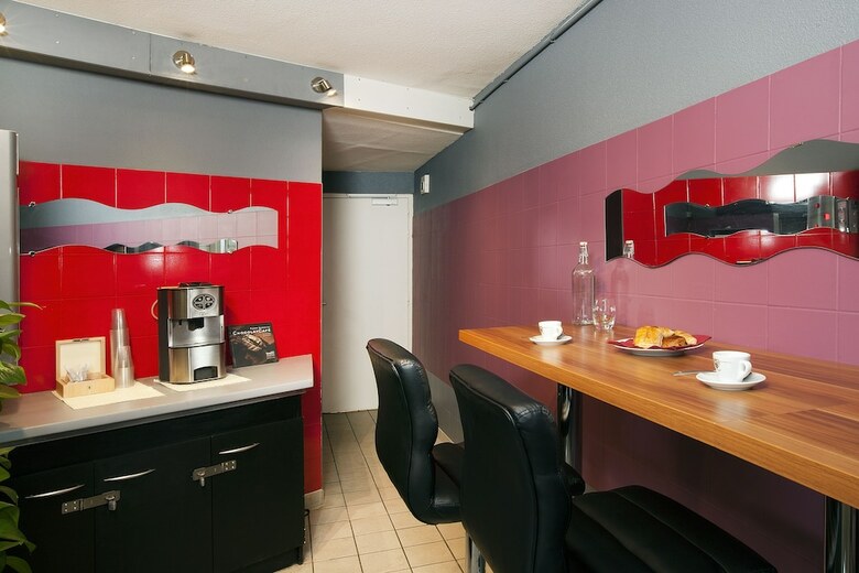 Hotel Residhome Bures La Guyonnerie