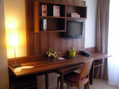 Hotel Residhome Bures La Guyonnerie