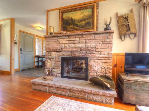 High Drive Cabin 2161