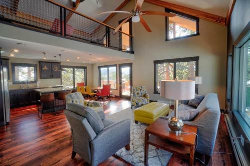 Crest Cabin