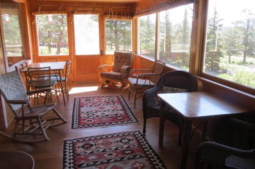 Longs Peak Cabin