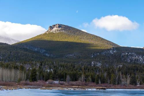 Longs Peak Cabin