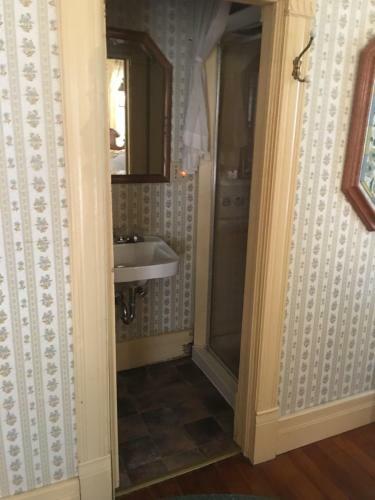 Sunnyside Inn Bed & Breakfast