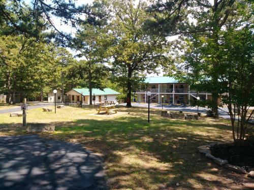 Traveler's Inn & Lodge