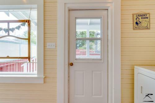 Main Street Craftsman - In Sunny Victorian Ferndale