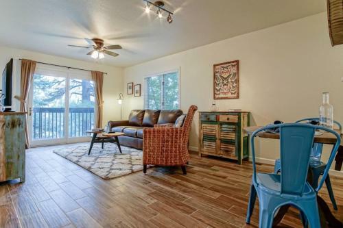 Trendy Country Club Condo