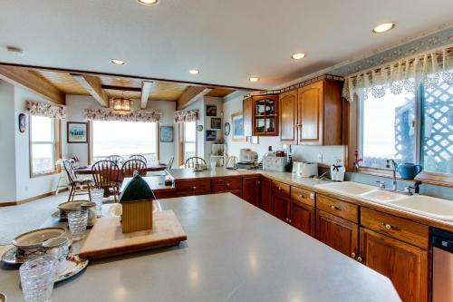 Rascals Oceanfront Retreat