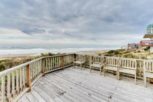 Rascals Oceanfront Retreat