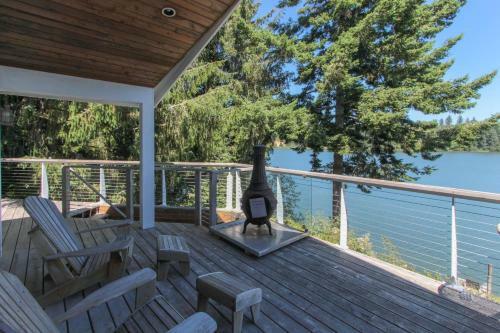 Siltcoos Lakefront Splendor