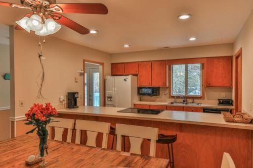 Easy Huron Avenue 0305 By The Sea Home