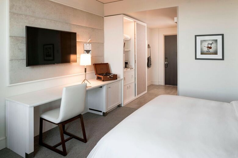 The Elizabeth Hotel, Autograph Collection