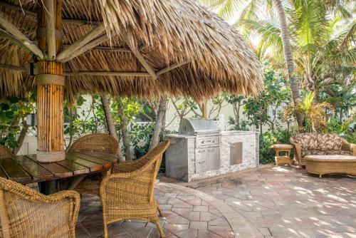 Hotel High Noon Beach Resort