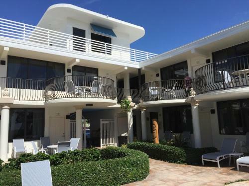 Hotel High Noon Beach Resort