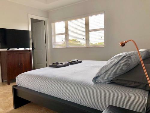 New! Luxury Modern House Close To Everything