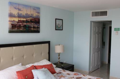 Beachfront Apartment By The Sea (1/1)