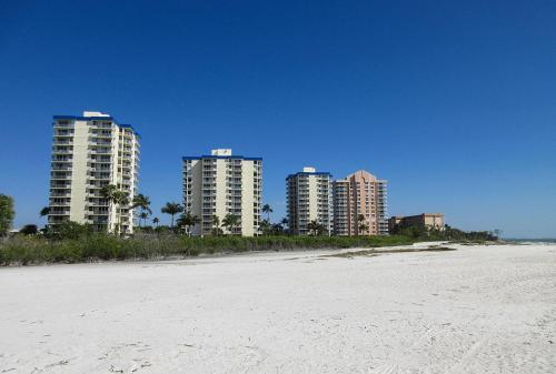 Estero Beach & Tennis #1106a Apartment