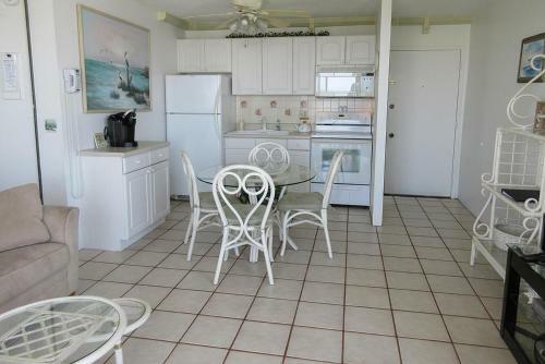 Estero Beach & Tennis #1108a Apartment