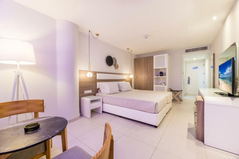 Hotel Tasia Maris Sands