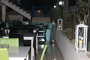 Vrachia Aparthotel