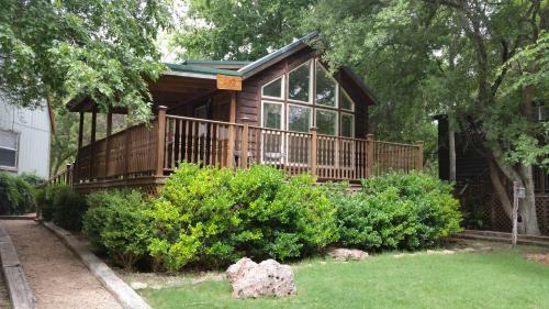 Lodge Plum Cabin
