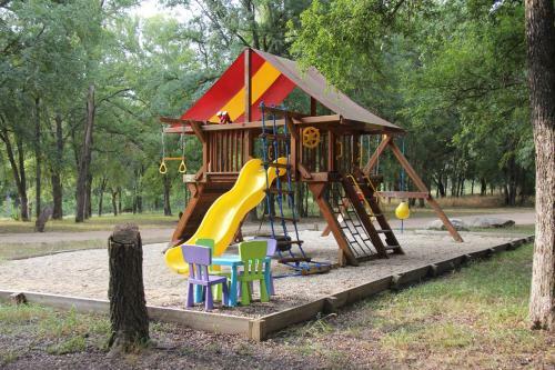 Lodge Pecan Cabin