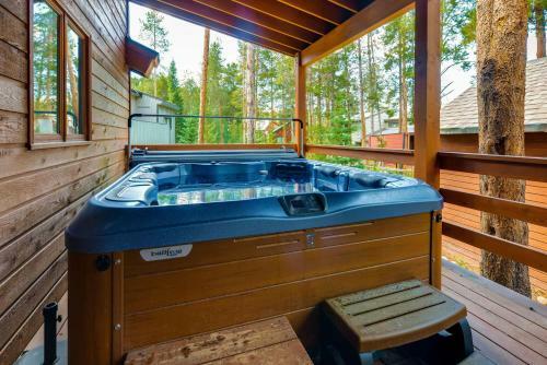 Four-bedroom House At Red Feather With Sauna