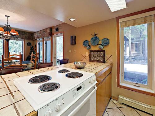 Creekside Townhouse #300