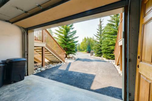 Three-bedroom Townhome 807b At Lake Point Court
