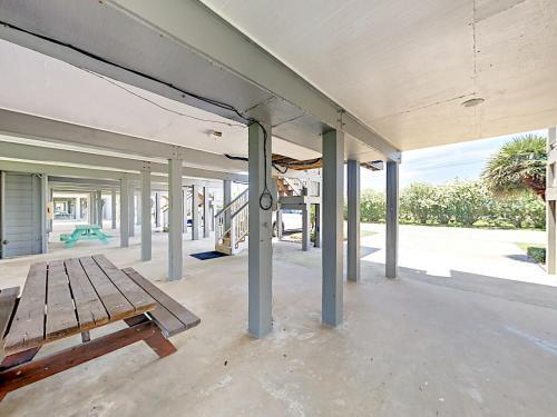 17603 Termini San Luis Pass Rd Townhouse