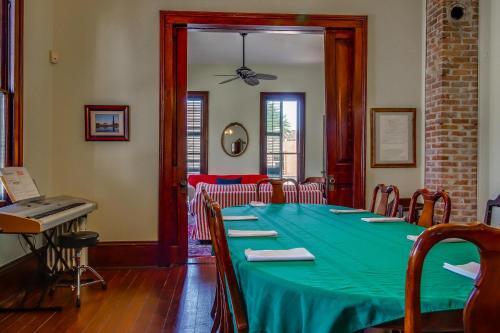 1886 Victorian