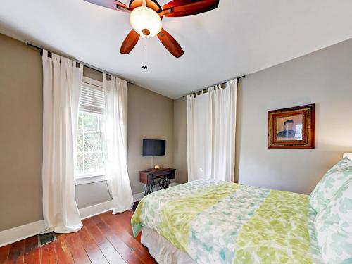 1812 Avenue L Cabin