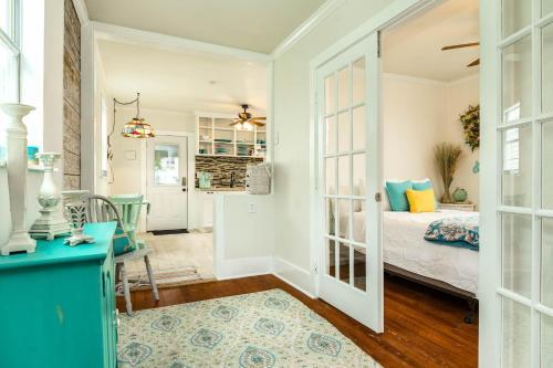 Relaxed At Avenue R: Suite 1