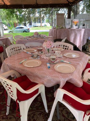 Avenue O Bed And Breakfast