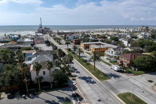 The White House By Pleasure Pier