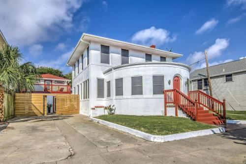 The White House By Pleasure Pier