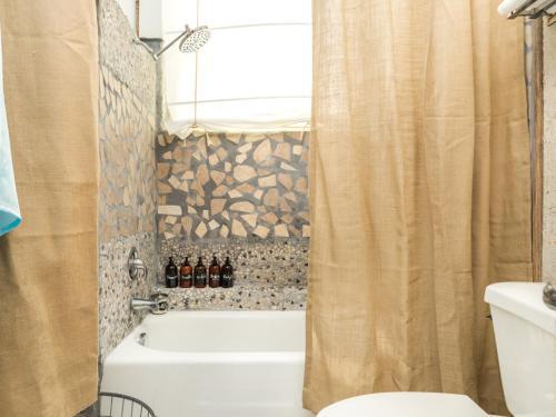 1821 Pleasure Pier Cottage