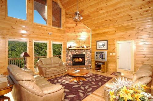 Redneck Ritz #724 - Seven Bedroom Cabin