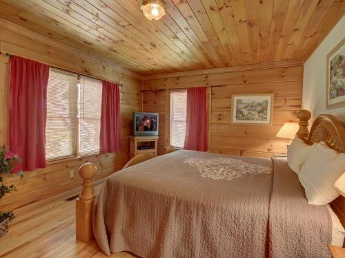 Bear Tracks Cabin