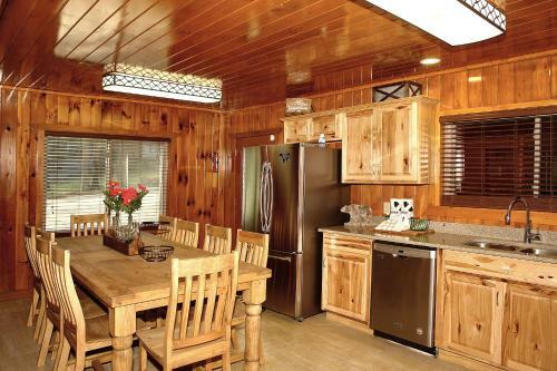 Laurel Manor Close To Downtown, 4 Bedroom