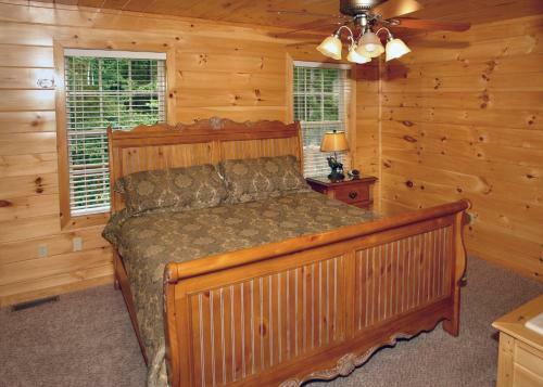 Hillbilly Hilton #525 - Five Bedroom Cabin