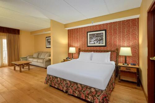 Hotel Bearskin Lodge On The River
