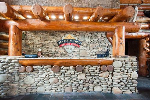 Hotel Bearskin Lodge On The River