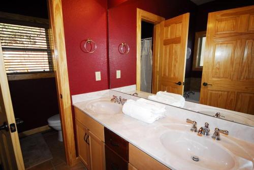 1229 Golden Oak Lodge