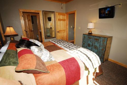 1229 Golden Oak Lodge