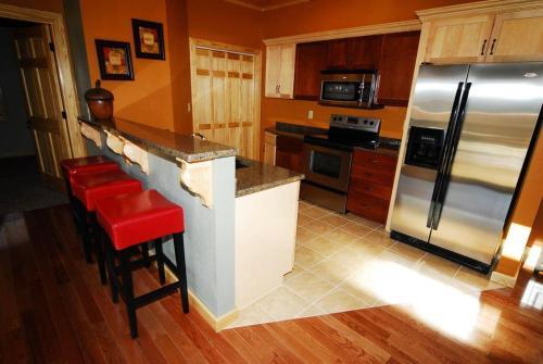 1229 Golden Oak Lodge