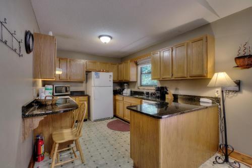 Bear's Delight 320 - Three Bedroom Cabin