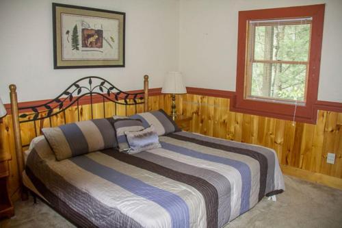 17 Honeysuckle Lodge Cabin